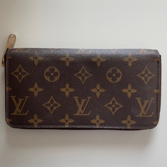 LOUIS VUITTON Brown Monogram Zippy Organizer Wallet - Picture 1 of 11